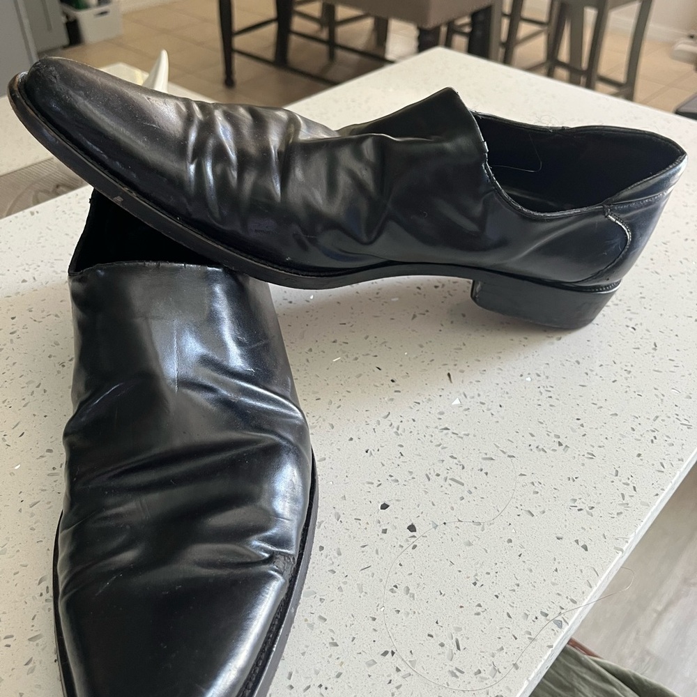 Donald J Pliner Men’s size 11.5 low soft leather boot shoes.